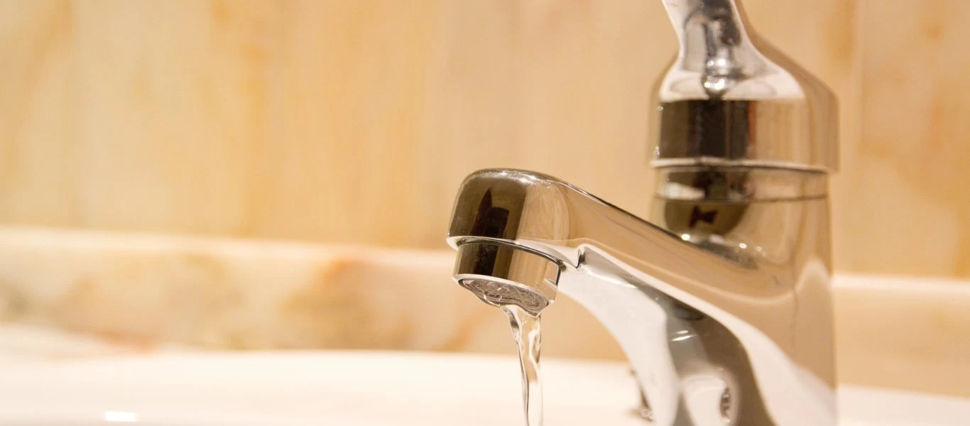 Ξεβουλώστε την μπανιέρα με τρεις απλούς φυσικούς τρόπους